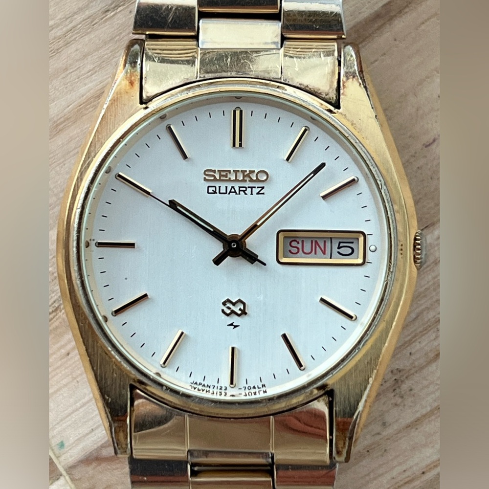 Seiko SQ Vintage Men’s Watch Silvery White Dial Gold-Tone Bracelet Date Window
